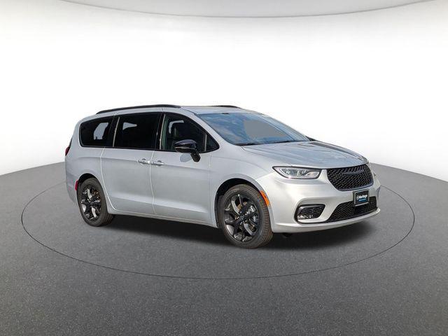 new 2026 Chrysler Pacifica car, priced at $41,627