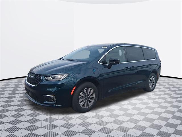 new 2025 Chrysler Pacifica Hybrid car, priced at $53,245