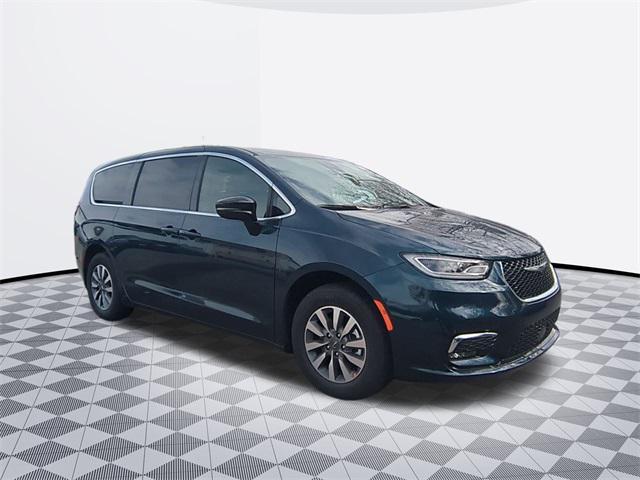 new 2025 Chrysler Pacifica Hybrid car, priced at $53,245