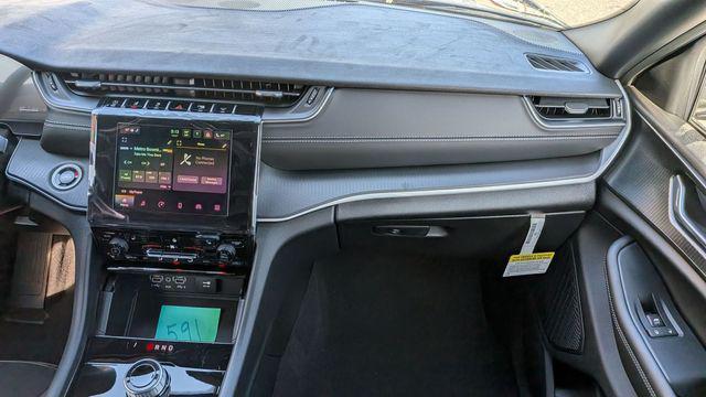 new 2025 Jeep Grand Cherokee car, priced at $37,158