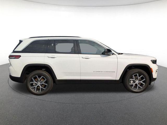 new 2025 Jeep Grand Cherokee car, priced at $40,044