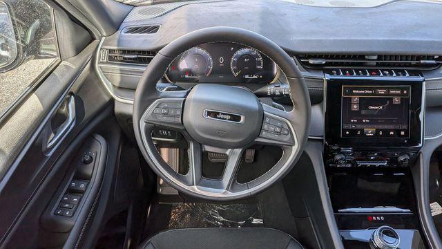 new 2025 Jeep Grand Cherokee car, priced at $37,158