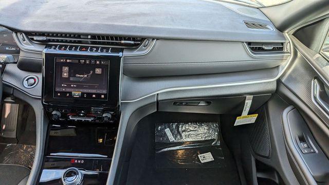 new 2025 Jeep Grand Cherokee car, priced at $37,158