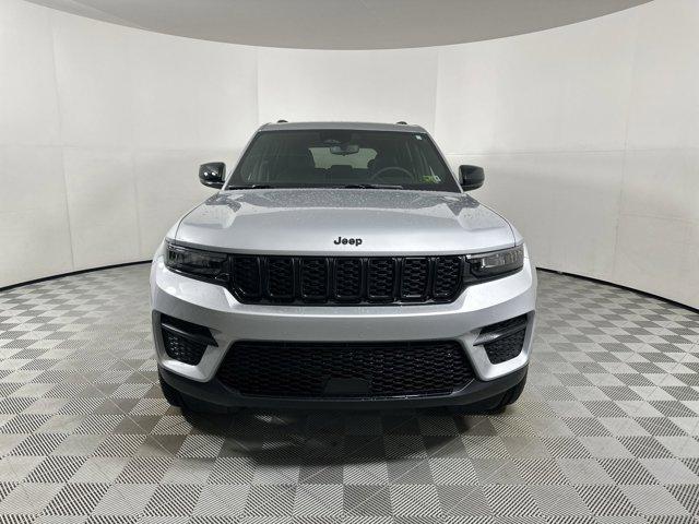 new 2024 Jeep Grand Cherokee car, priced at $49,175