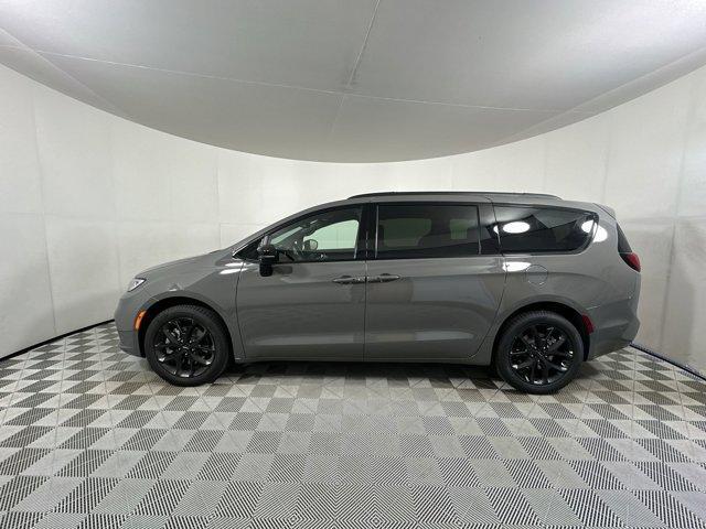 new 2024 Chrysler Pacifica car, priced at $57,025