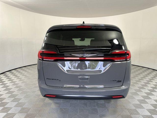 new 2024 Chrysler Pacifica car, priced at $57,025