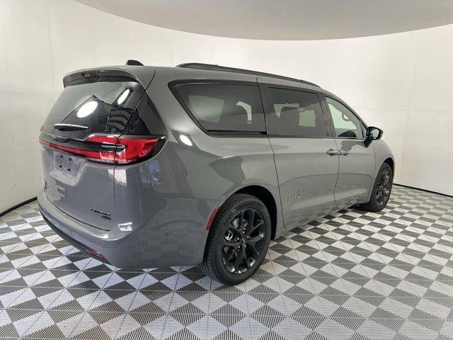 new 2024 Chrysler Pacifica car, priced at $57,025