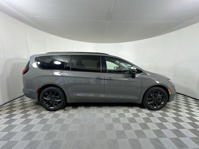 new 2024 Chrysler Pacifica car, priced at $57,025