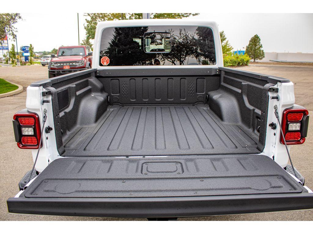 new 2025 Jeep Gladiator car, priced at $47,000