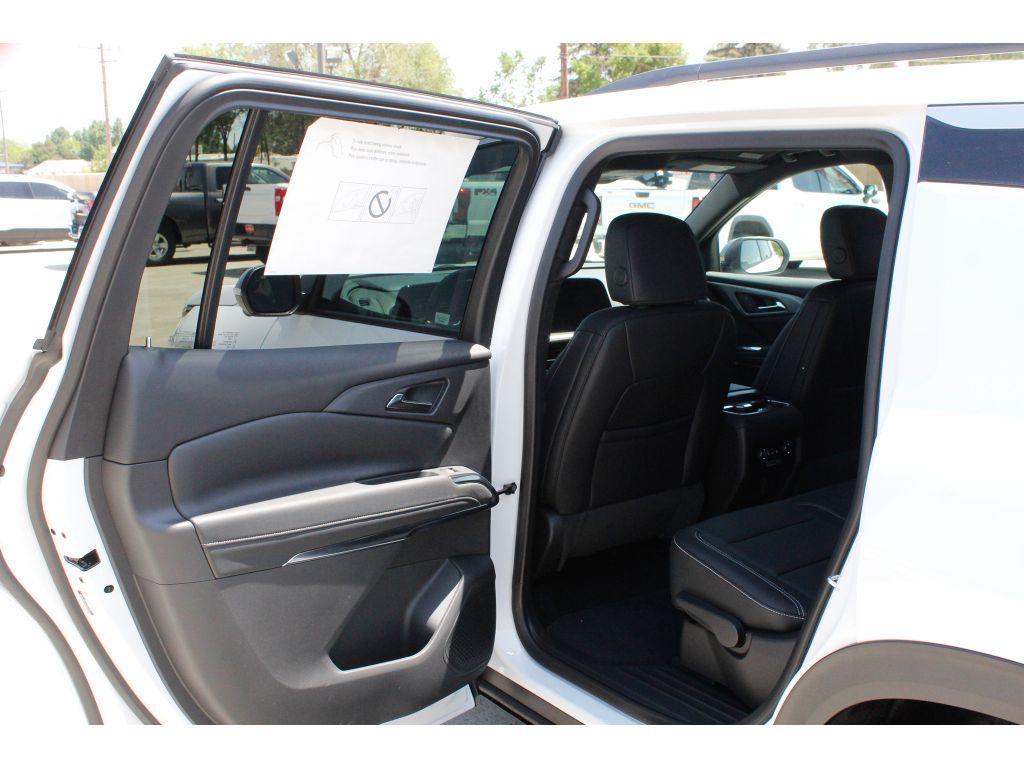 new 2025 Chevrolet Traverse car, priced at $41,000