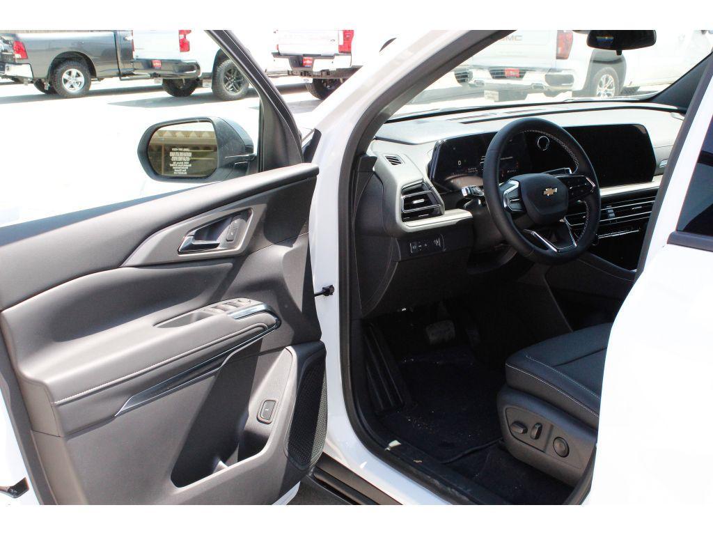 new 2025 Chevrolet Traverse car, priced at $41,000