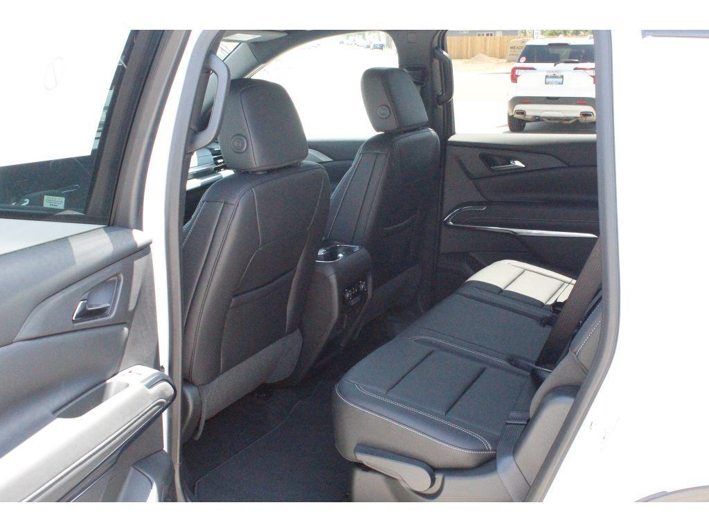 new 2025 Chevrolet Traverse car, priced at $41,000