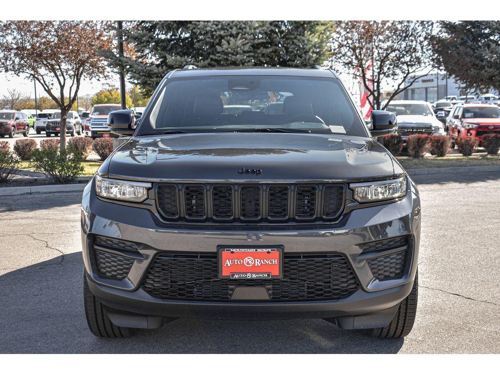 new 2025 Jeep Grand Cherokee car, priced at $40,000