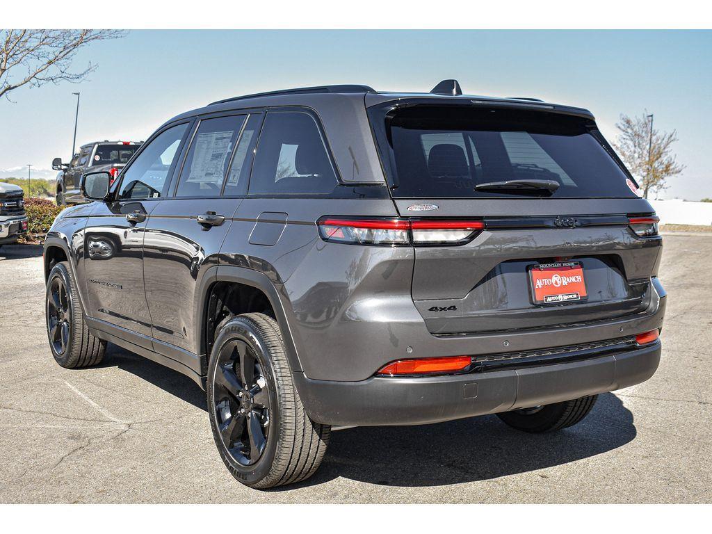 new 2025 Jeep Grand Cherokee car, priced at $40,000