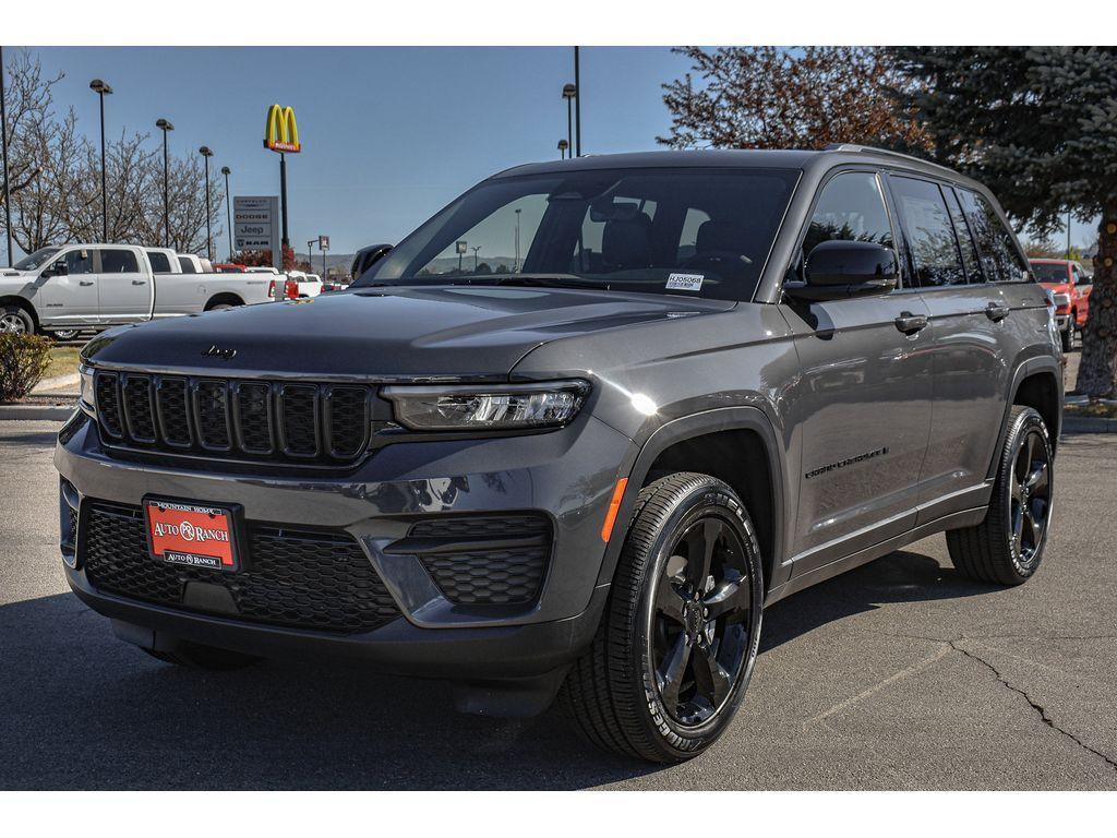 new 2025 Jeep Grand Cherokee car, priced at $40,000