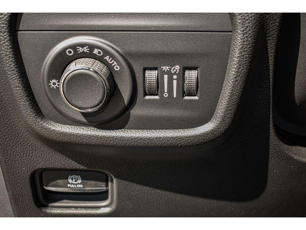 new 2025 Jeep Grand Cherokee car, priced at $40,000