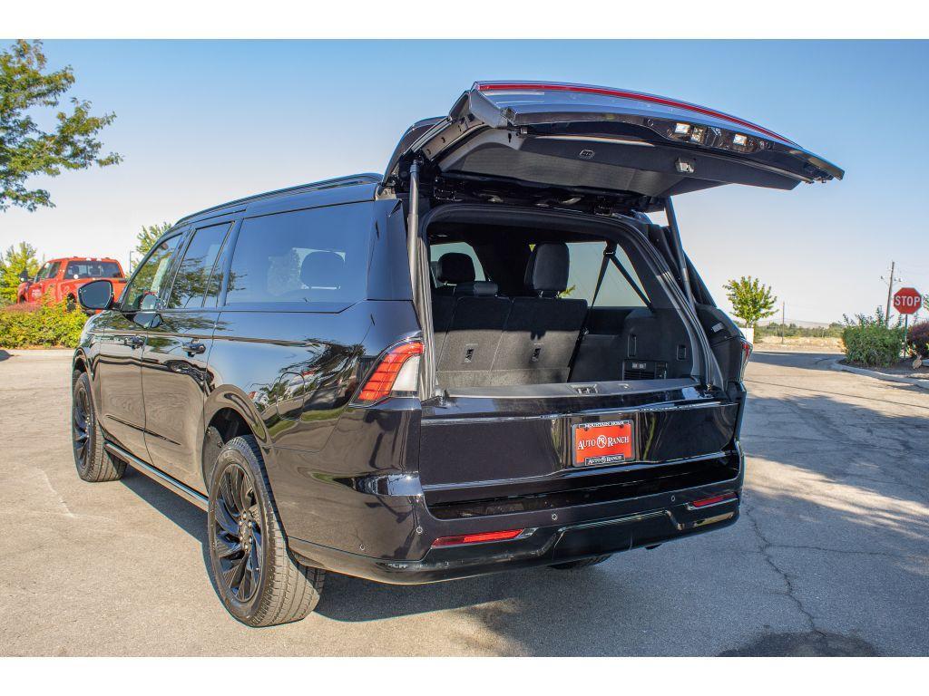 new 2025 Lincoln Navigator L car, priced at $110,000