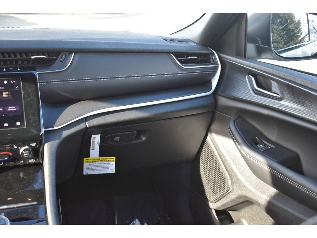 new 2025 Jeep Grand Cherokee car, priced at $35,500