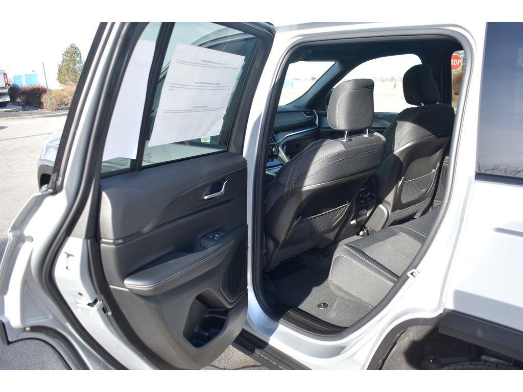 new 2025 Jeep Grand Cherokee car, priced at $35,500