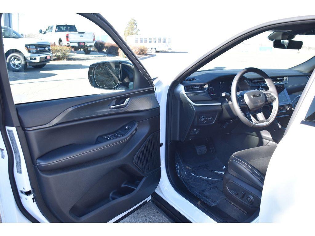 new 2025 Jeep Grand Cherokee L car, priced at $40,500