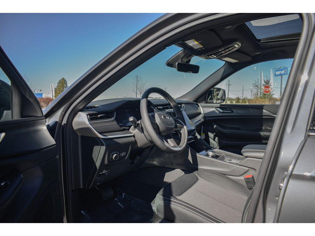 new 2025 Jeep Grand Cherokee L car, priced at $39,000