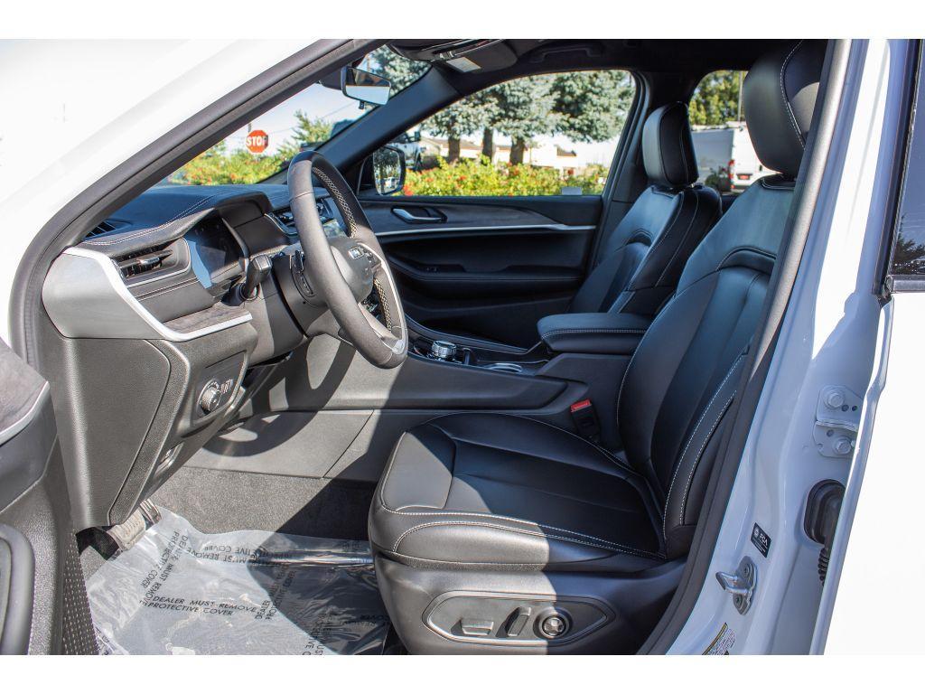 new 2025 Jeep Grand Cherokee car, priced at $42,250