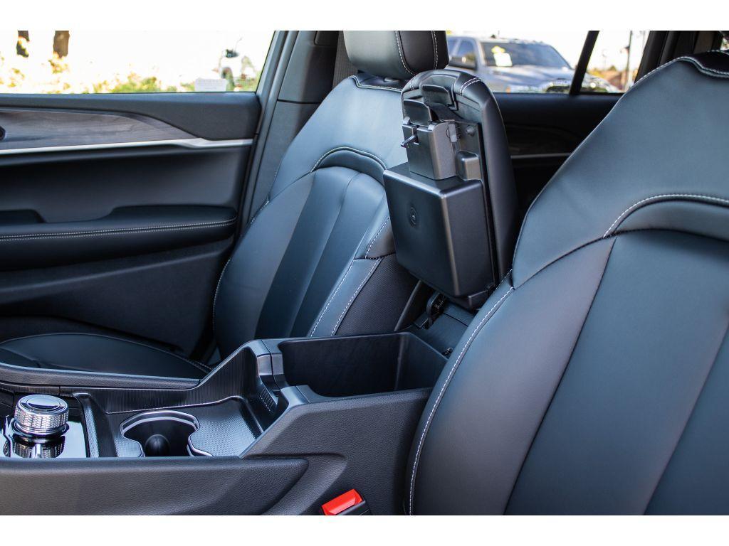 new 2025 Jeep Grand Cherokee car, priced at $42,250