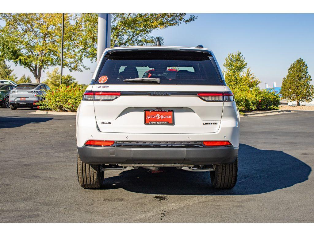 new 2025 Jeep Grand Cherokee car, priced at $42,250
