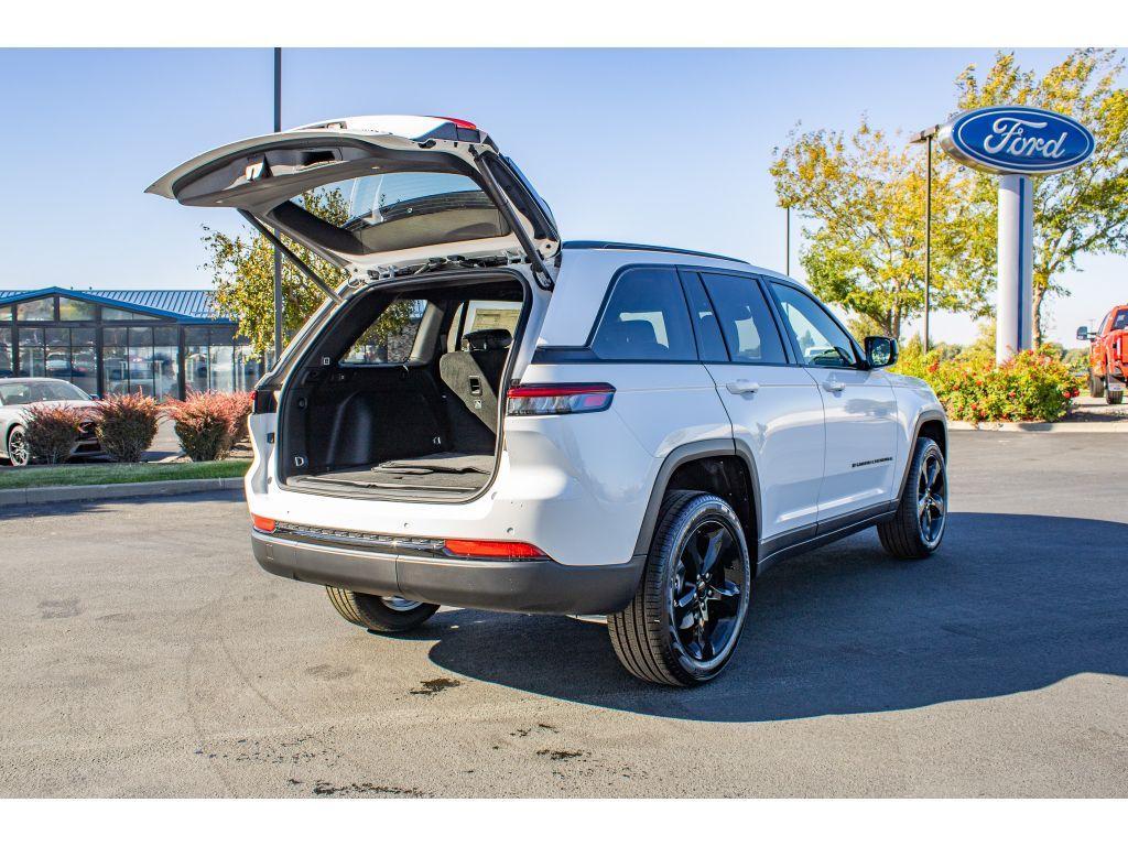 new 2025 Jeep Grand Cherokee car, priced at $42,250