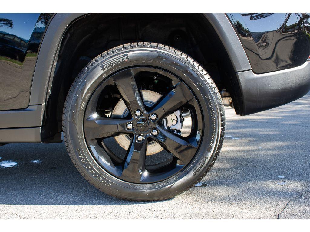 new 2025 Jeep Grand Cherokee car, priced at $44,000