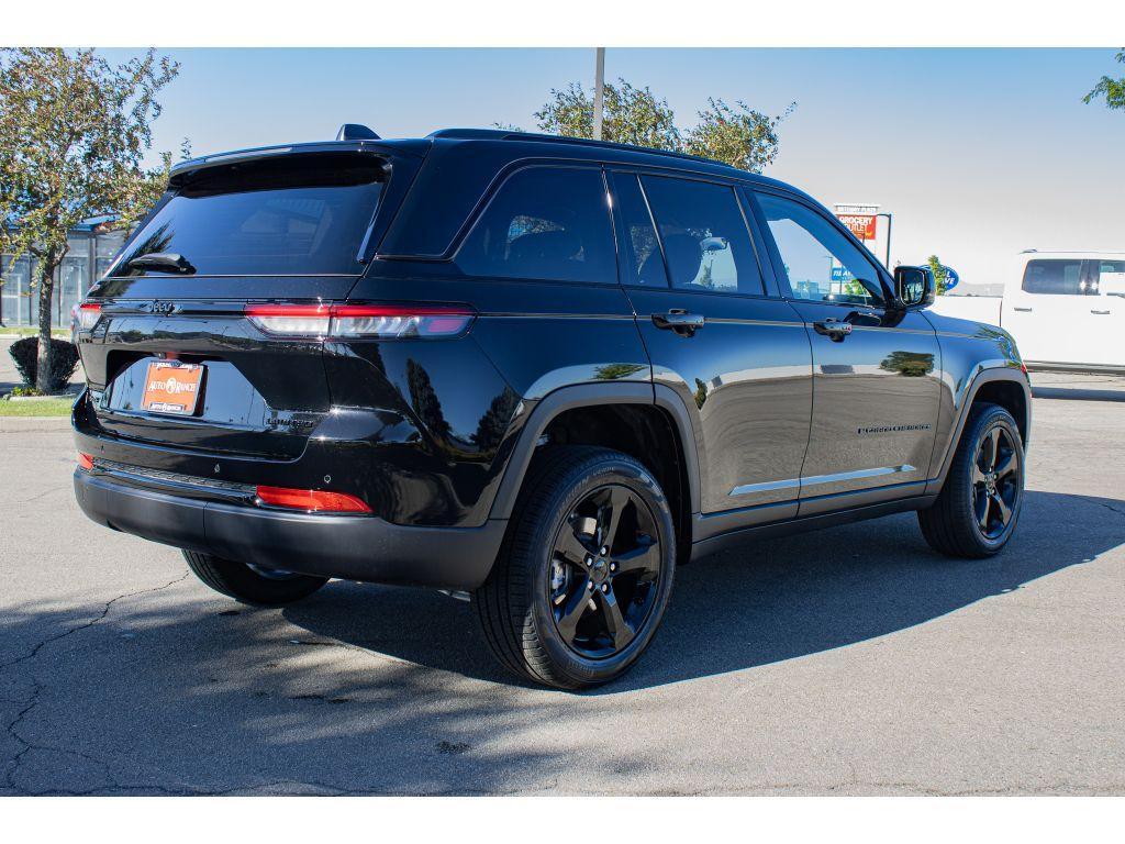 new 2025 Jeep Grand Cherokee car, priced at $44,000
