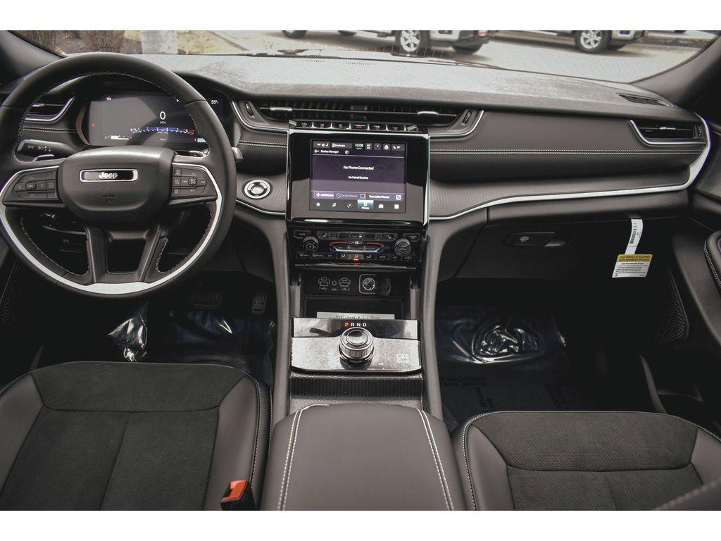 new 2025 Jeep Grand Cherokee L car, priced at $41,000