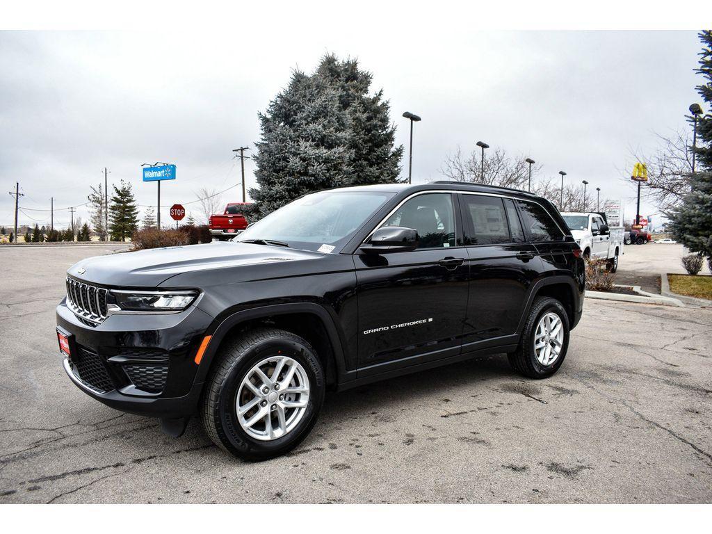 new 2025 Jeep Grand Cherokee car, priced at $37,250