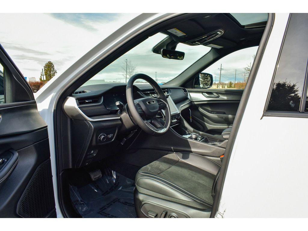 new 2025 Jeep Grand Cherokee L car, priced at $41,000