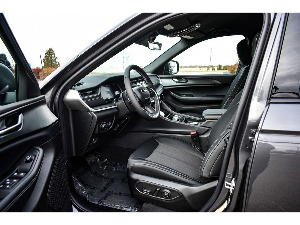 new 2025 Jeep Grand Cherokee L car, priced at $38,500