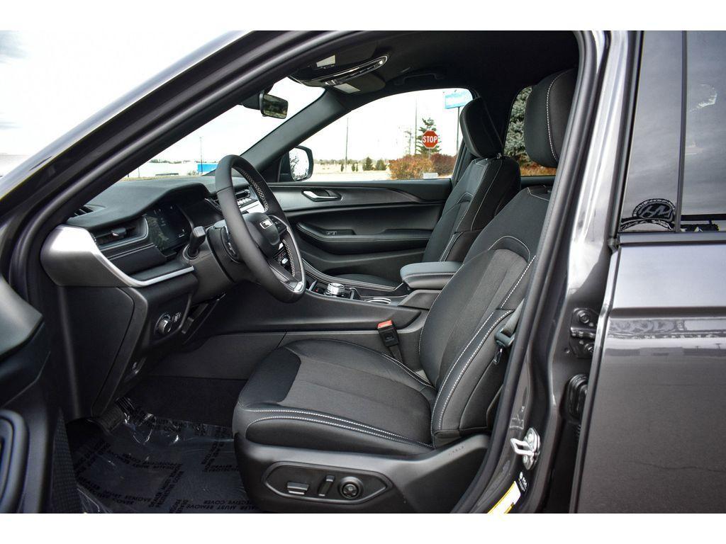 new 2025 Jeep Grand Cherokee L car, priced at $38,500
