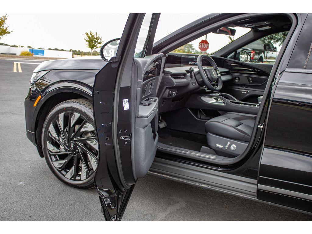 new 2025 Lincoln Nautilus car, priced at $67,449