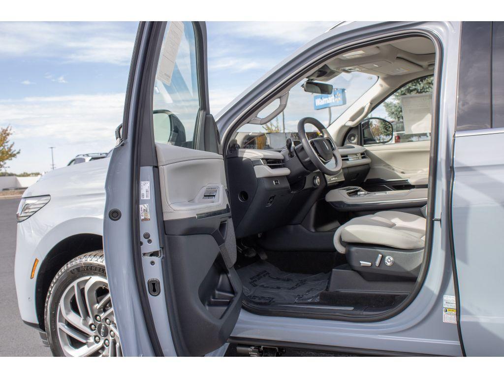 new 2025 Lincoln Navigator L car, priced at $101,949
