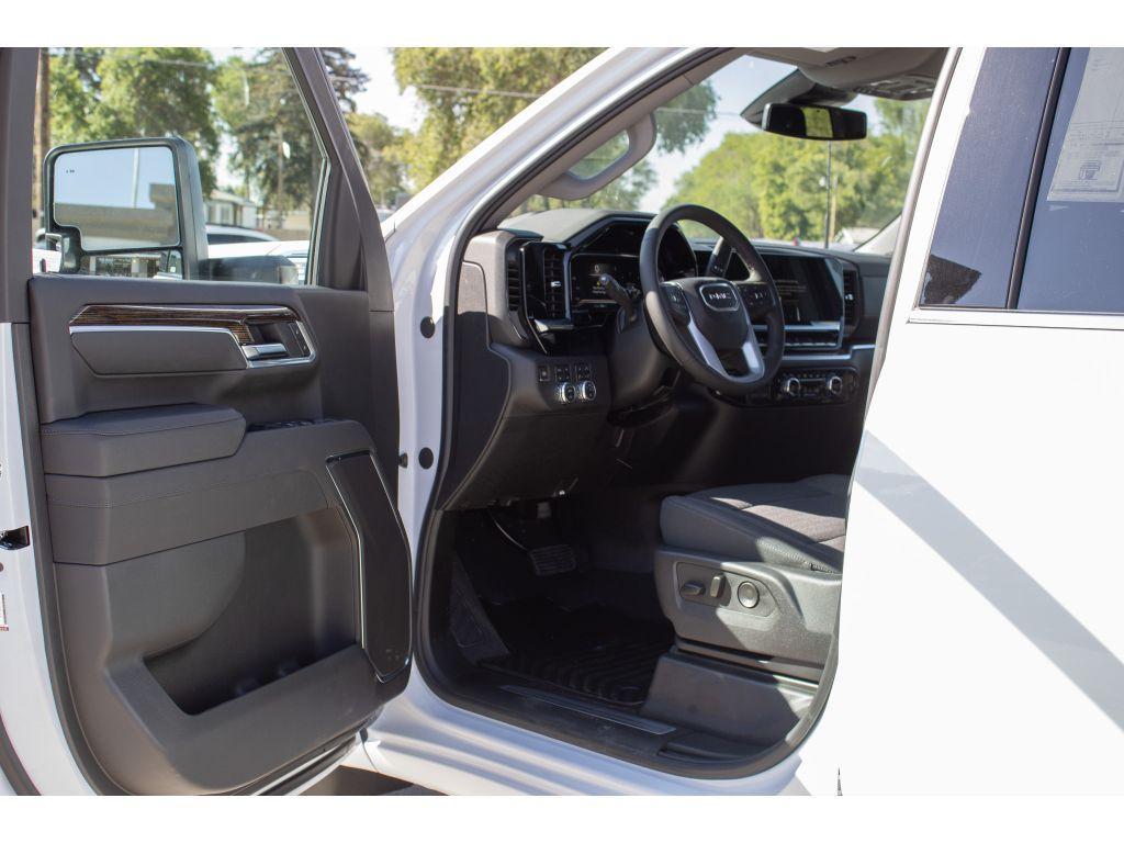 new 2025 GMC Sierra 2500 car, priced at $62,000