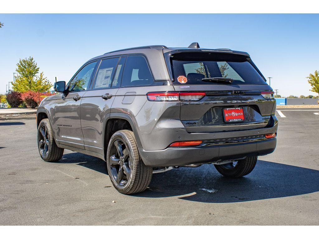 new 2025 Jeep Grand Cherokee car, priced at $42,699