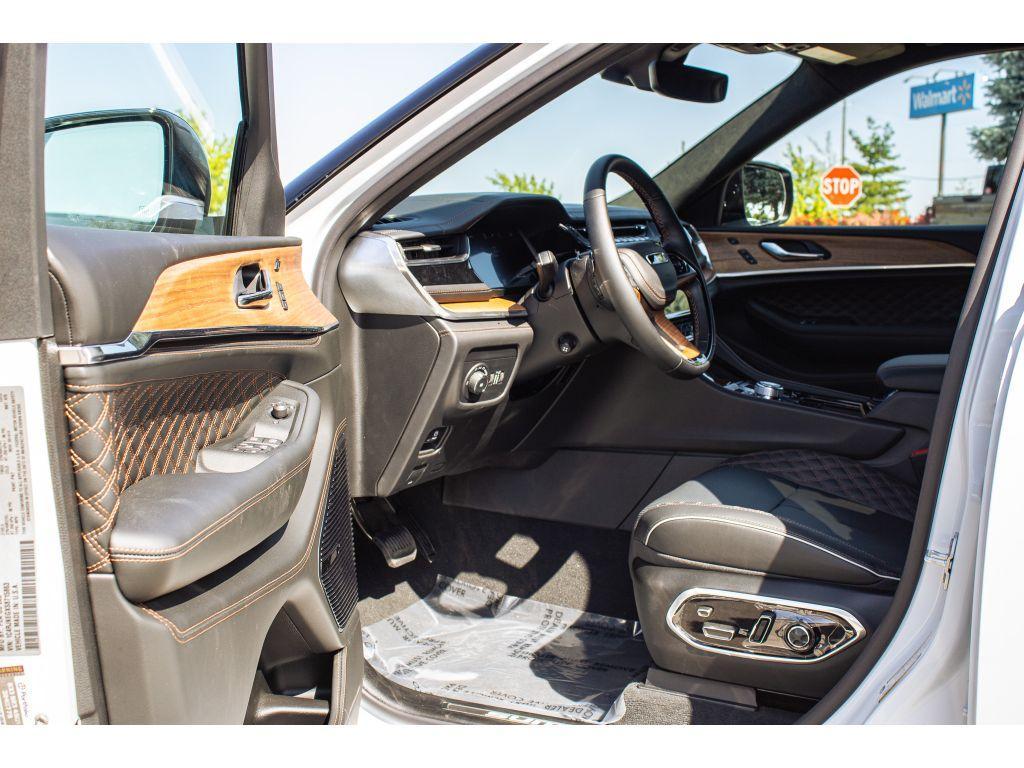 new 2025 Jeep Grand Cherokee L car, priced at $60,000