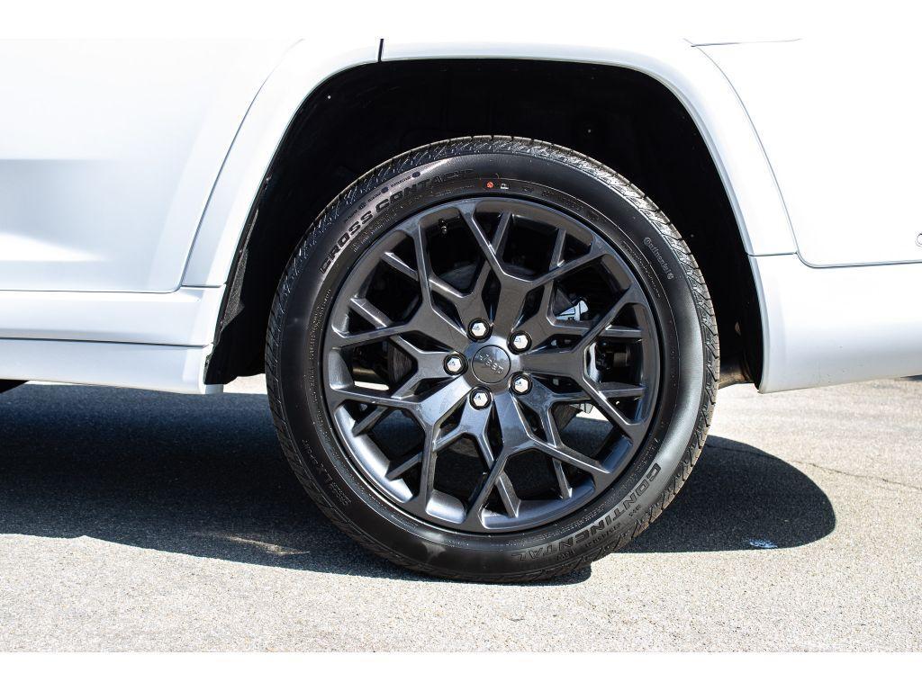 new 2025 Jeep Grand Cherokee L car, priced at $60,000