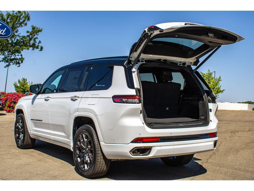 new 2025 Jeep Grand Cherokee L car, priced at $60,000