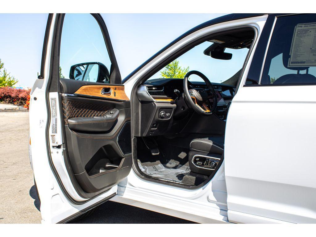 new 2025 Jeep Grand Cherokee L car, priced at $60,000