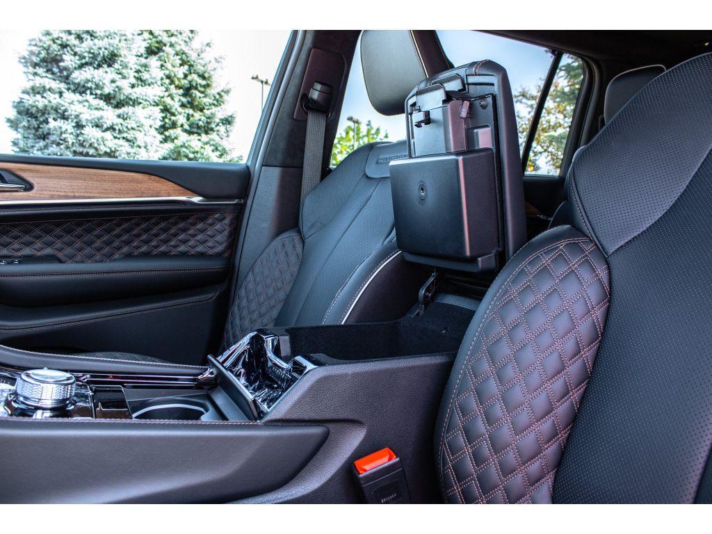 new 2025 Jeep Grand Cherokee L car, priced at $60,000