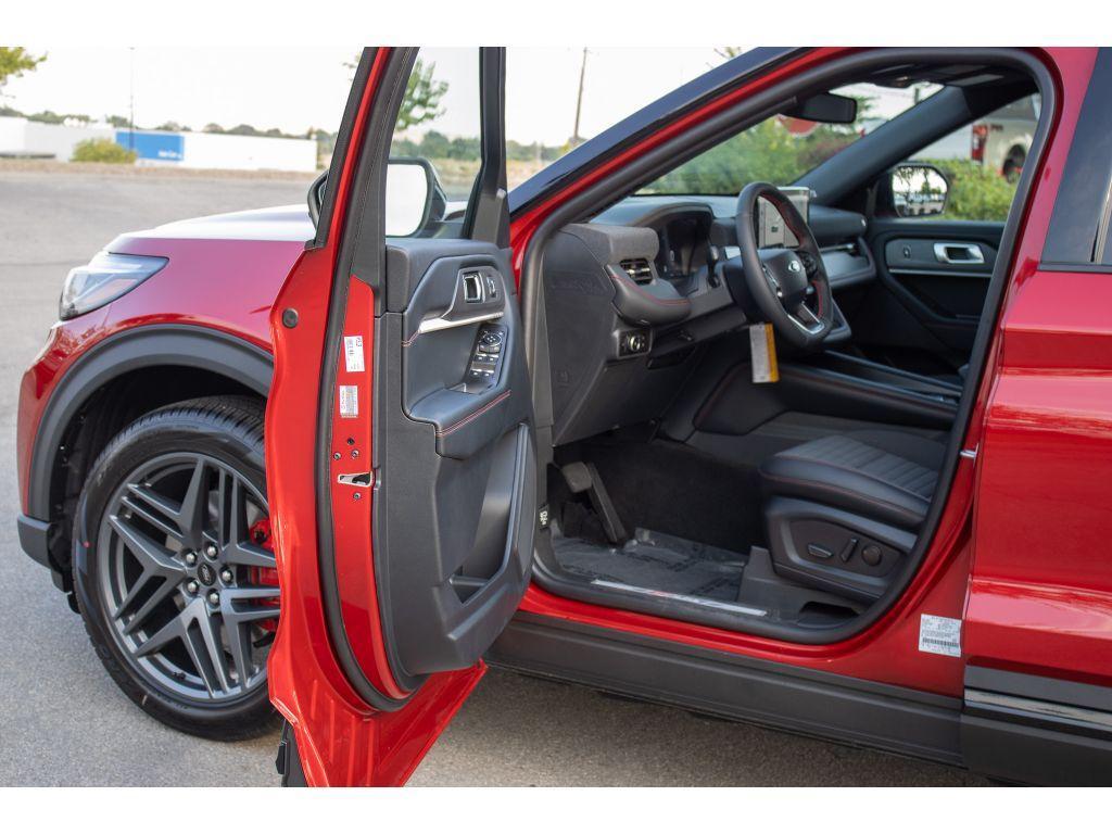 new 2025 Ford Explorer car, priced at $47,500