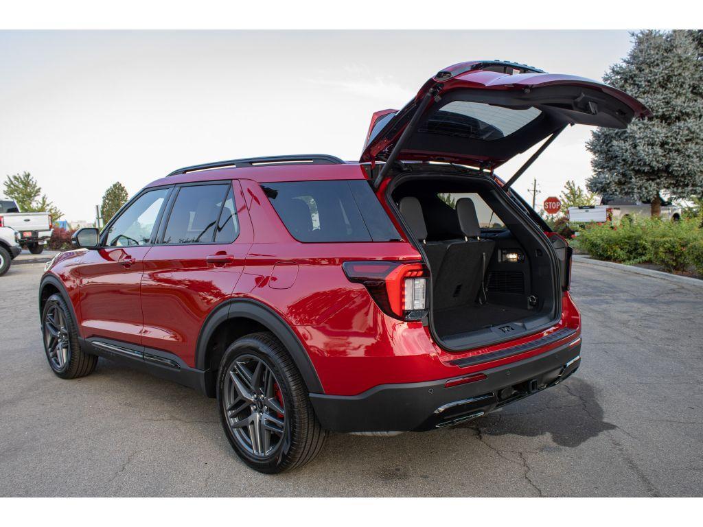 new 2025 Ford Explorer car, priced at $47,500