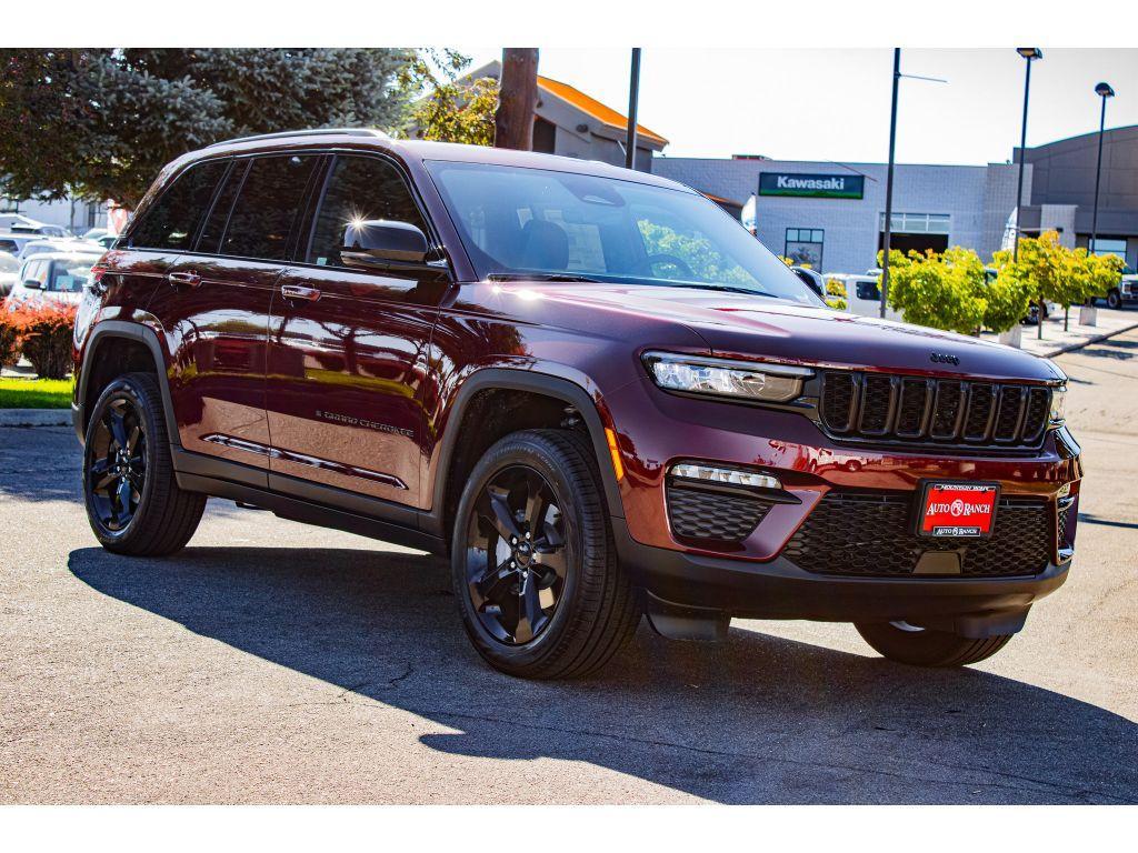 new 2025 Jeep Grand Cherokee car, priced at $44,000