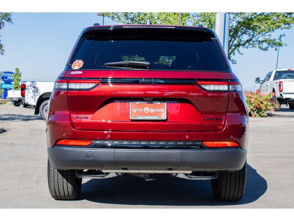 new 2025 Jeep Grand Cherokee car, priced at $44,000