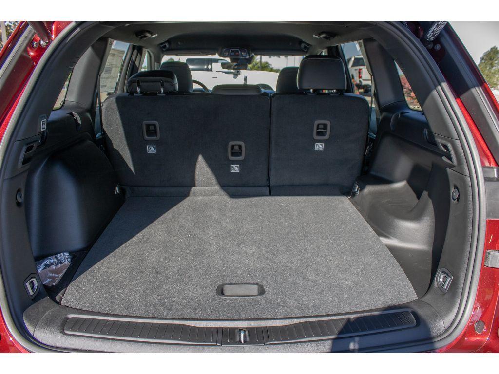 new 2025 Jeep Grand Cherokee car, priced at $44,000